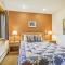 Highridge J3 Family-Friendly 2BR with Whirlpool Tub, Fireplace, and Sports Center
