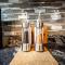 Luxury Stylish Home, Walk to Falls, Fire Pit&More