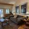 C16, Two bedroom, two bath, log-sided Harbor North luxury cottage with hot tub, cottage
