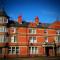VALE VIEW APARTMENT, Prestatyn, North Wales - a stylish, dog-friendly holiday let just a 5 min walk to beach & town!