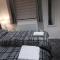 Amber Apartments, FREE PARKING, 3 bedrooms, sleeps 5, 1 en-suite plus 1 bath/shower room - 史云顿