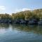 Houseboat at Mookerplas with Barrel Sauna