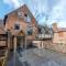 Pass the Keys 5A One Bedroom Modern Town Centre Apartment