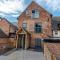 Pass the Keys 5A One Bedroom Modern Town Centre Apartment