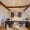 Pass the Keys 5C Charming Town Centre Apartment With Roof Top Views