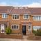 Free Parking Stylish & modern 4-bedroom home with sea views