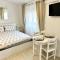 Modern Minimalist Studio with Essential Comfort - 丰沙尔