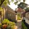 Countryside Bliss: Historic Cottage by the Sea