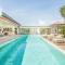 Dreamy 5br Haven, 200m To Berawa's Blissful Beach - Чангу