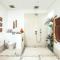 Dreamy 5br Haven, 200m To Berawa's Blissful Beach - Чангу