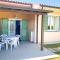 Residence with swimming pool in Mazzanta just 600 meters from the beach