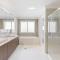 Luxe By The Marina - Hamptons Chic at Hervey Bay