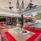 Villa Mango with staff (brand new)