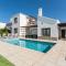 Camelot Holiday Homes by LIVVO