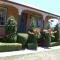 "Grand Ole Topiary" Cottage Accommodation Railton "Grand Ole Topiary" Cottage Accommodation Railton