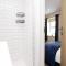 LUXURY 4 Bedroom 4 Ensuite Home in Penarth (Pool Table Games Room & BBQ Garden) with Sea Views