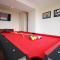 LUXURY 4 Bedroom 4 Ensuite Home in Penarth (Pool Table Games Room & BBQ Garden) with Sea Views - 卡迪夫