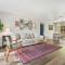 12 Min to Airport Spacious Backyard and Fire Pit