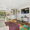 12 Min to Airport Spacious Backyard and Fire Pit