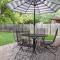 12 Min to Airport Spacious Backyard and Fire Pit