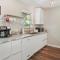 12 Min to Airport Spacious Backyard and Fire Pit