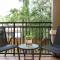 Rustic Luxe Loft , A King Bed Hideout with Edge - Gainesville