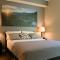 Bright Modern Stylish Condo in heart of Downtown (Center)