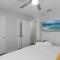 5 min Beaches~Mini Golf~Pool Table~Pets~KING BED + - Ларго