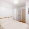 Bohemian Inspired 2 Bedroom Inspired Condo with Fast WIFI Near BGC - Manila