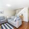 Small dog friendly 4-49 Bonito St - air con & Wi-Fi