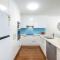 Small dog friendly 4-49 Bonito St - air con & Wi-Fi