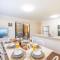 Small dog friendly 4-49 Bonito St - air con & Wi-Fi