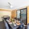 Small dog friendly 4-49 Bonito St - air con & Wi-Fi