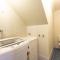 Small dog friendly 4-49 Bonito St - air con & Wi-Fi