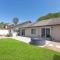 Vineyard Chic Oasis: Modern Elegance near Temecula Wineries