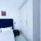 One bed airbnb with pool by Omuts