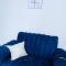 One bed airbnb with pool by Omuts