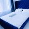 One bed airbnb with pool by Omuts