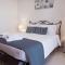 Modern 3BR Apartment with Balcony - Close to Limestone Heritage Park
