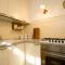 Grande casa con giardino e box auto, 3 camere e 3 bagni