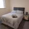 2 large bedroom apartment- WIFI & Parking - 弗利特伍德