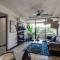 CR MARIPOSA RENTALS Cozy Retreat with Pool,Tennis,Gym,Free WiFi