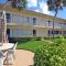 A few steps from the beach with community pool