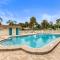 A few steps from the beach with community pool