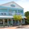 A few steps from the beach with community pool