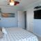 Two story condo with ocean on one side and bay on other only steps away - برادنتون بيتش