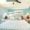 Two story condo with ocean on one side and bay on other only steps away - برادنتون بيتش