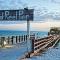 Two story condo with ocean on one side and bay on other only steps away - برادنتون بيتش