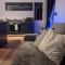 Modern cosy apartment walking distance to many cove beaches and coast path walks as well as the famous Helford river