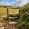 Modern cosy apartment walking distance to many cove beaches and coast path walks as well as the famous Helford river
